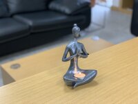 Wohnaccessoires, Yoga-Frau, Grau